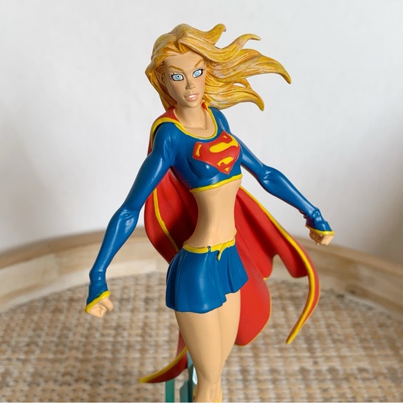 DC Direct Supergirl Mini Statue by Michael Turner - Picture 2 of 14